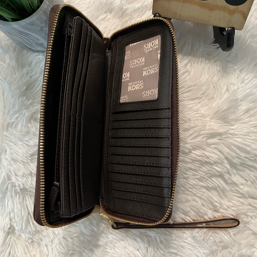 Michael Kors Signature Continental Wallet/Wristlet - LIKE NEW! - Picture 7 of 13